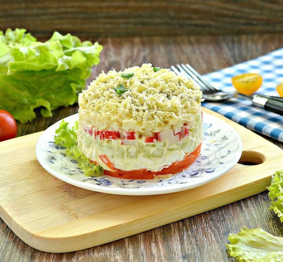 Салат с крабовыми палочками и помидорами — 7 очень вкусных рецептов крабового салата