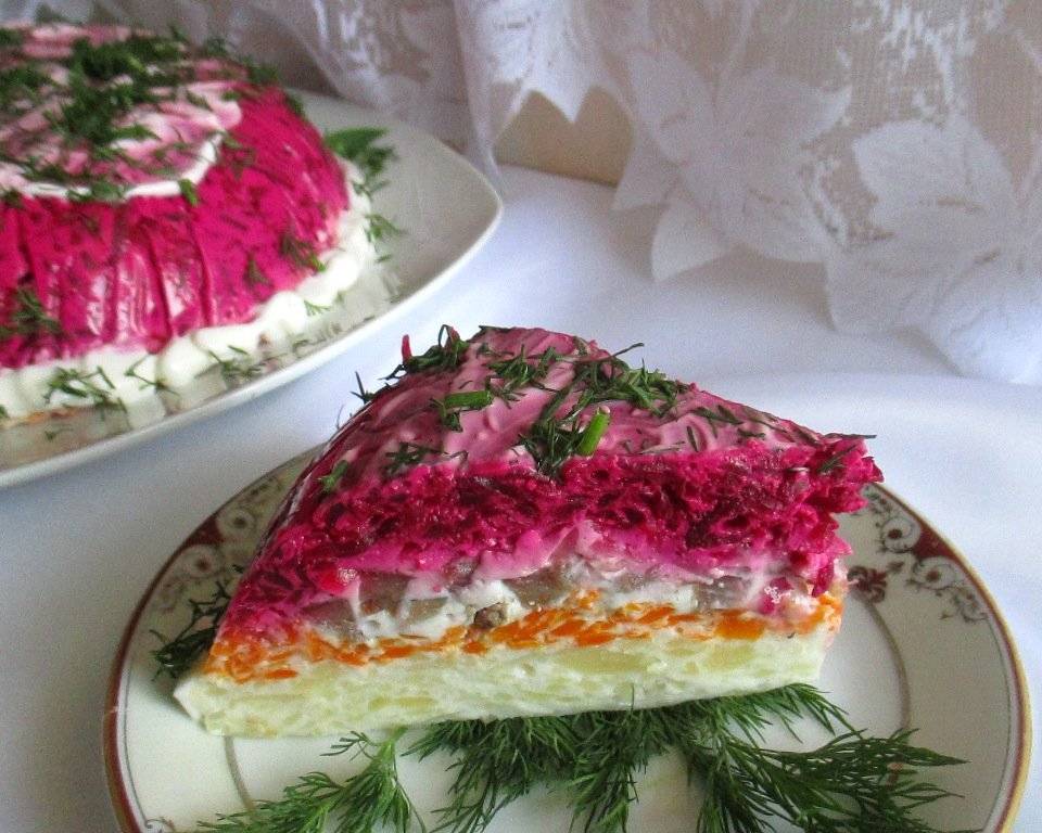 Селедка под шубой классический рецепт с яйцом, слои с пошаговыми фото