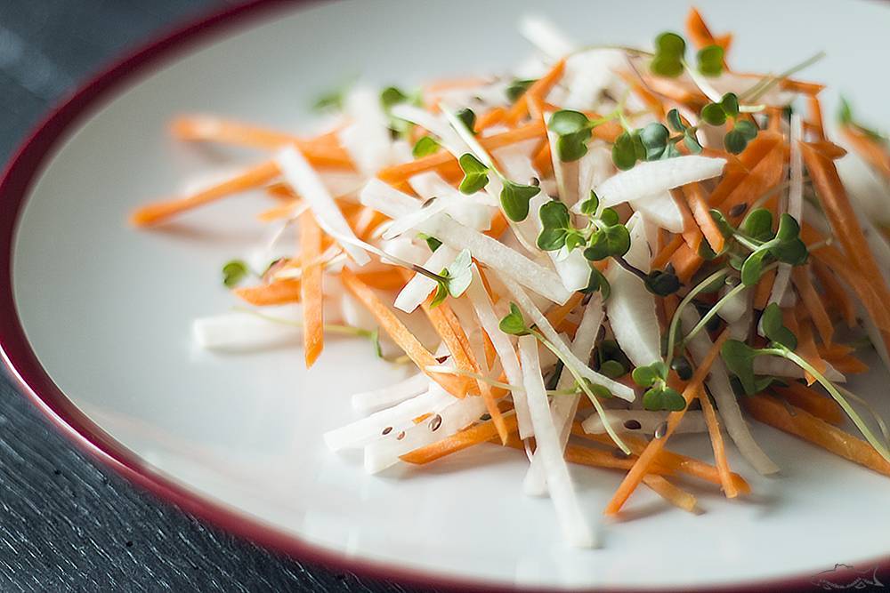 Простые рецепты вкусных салатов из дайкона